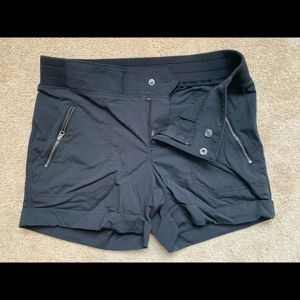 Athleta sz 8 black shorts